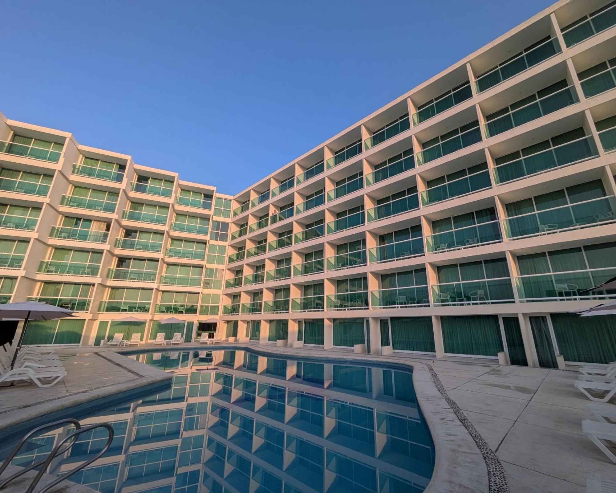 We Hotel Acapulco Exterior photo